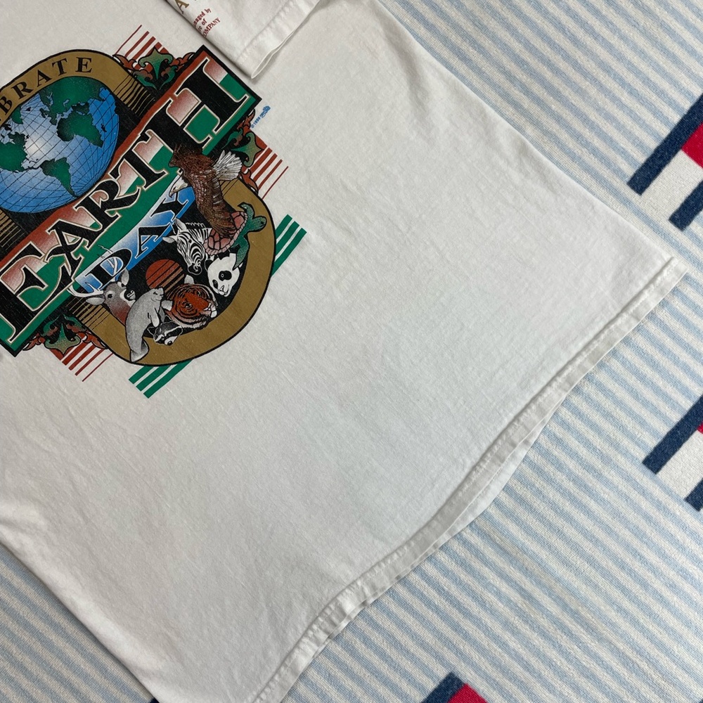 Vintage 1996 Earth Day Animals Nature Earth short sleeve tee shirt - Picture 5 of 14